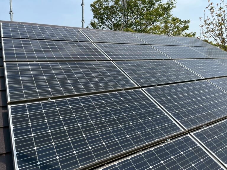 太陽パネルを設置して完成