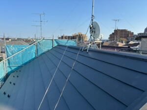 サムネイル画像 神奈川県座間市 -ノンアスベスト屋根をスーパーガルテクトでカバー工法