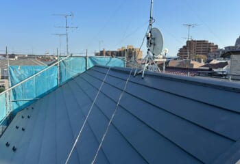神奈川県座間市 -ノンアスベスト屋根をスーパーガルテクトでカバー工法