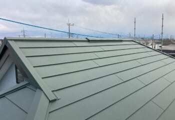 千葉県柏市 - パミール屋根をスーパーガルテクトで屋根カバー工法