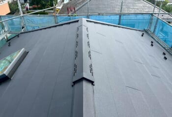 横浜市青葉区 - アスベスト含有スレート屋根をスーパーガルテクトでカバー工法と外壁塗装