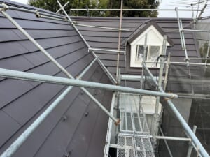 サムネイル画像 千葉県船橋市 - ドーマー付きスレート屋根をテイガクルーフで重ね葺き工事