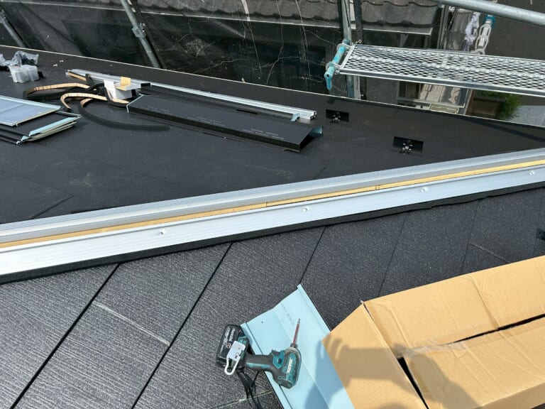 棟板金下地　アルミ使用
