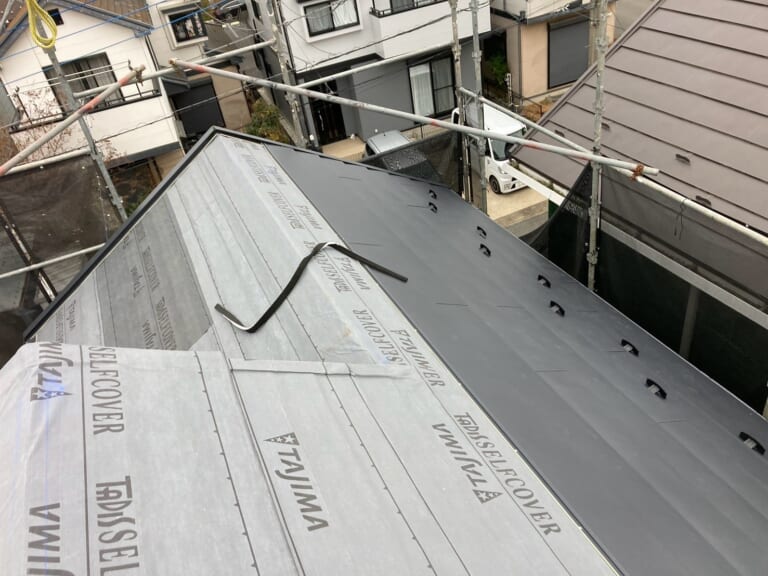 新規屋根材「横暖ルーフαS」