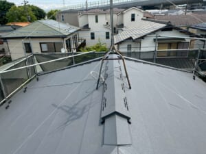 サムネイル画像 川崎市多摩区 - 経年劣化で剥がれた屋根をスーパーガルテクトで屋根葺き替え工事