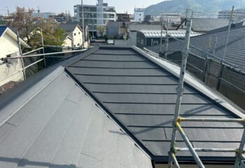 京都府長岡京市 - アスベストの含まれるスレート屋根をカバー工法・外壁塗装と一部外壁カバー工法