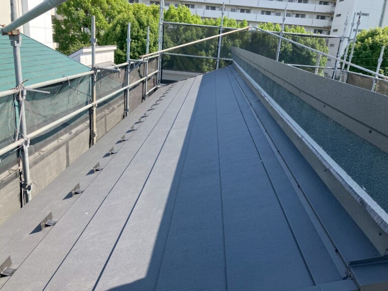 葺き替え工事後　スーパーガルテクト