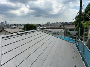 スーパーガルテクト施工後の屋根