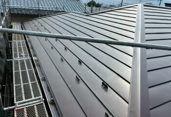 さいたま市緑区 - 劣化が激しい屋根を横暖ルーフαプレミアムSで屋根修理