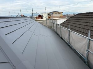 サムネイル画像 大阪府岸和田市 - 築20年～30年のセメント瓦屋根をスーパーガルテクトで葺き替え工事