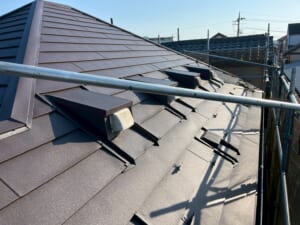 サムネイル画像 東京都東久留米市 - 換気が複数ある屋根をテイガクルーフでリフォーム