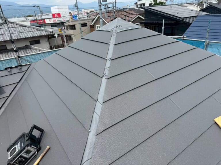 金属屋根本体貼り