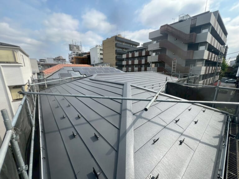 施工後のスーパーガルテクト屋根