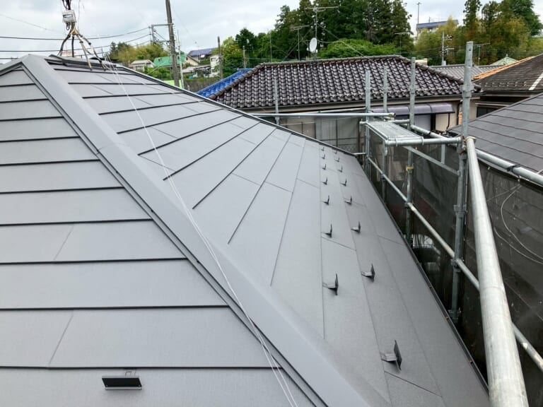 スーパーガルテクト施工後の屋根