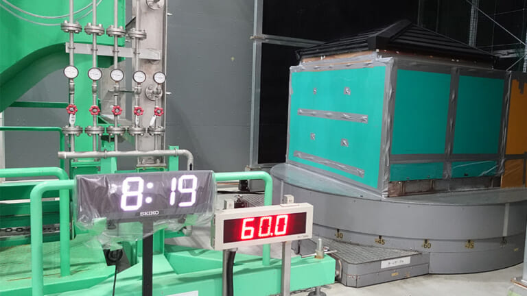 レベル９での風速60m/sでの送風散水試験の様子