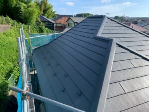 サムネイル画像 横浜市泉区 - ノンアスベスト屋根を日本製金属屋根材でカバー工法と外壁塗装