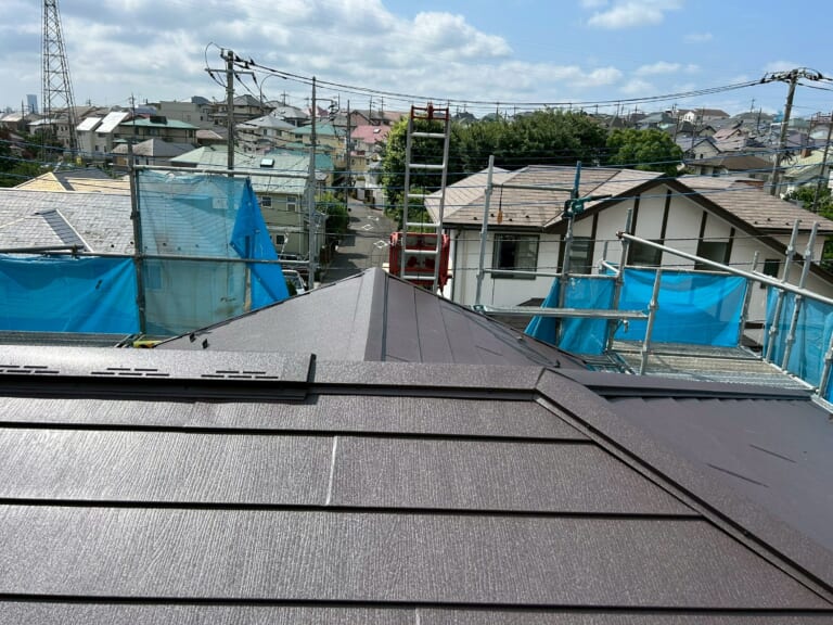 棟板金取り付け　屋根工事完了