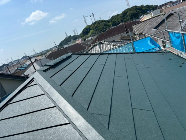 棟板金施行　屋根完工