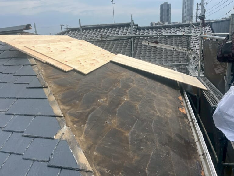既存屋根材の撤去