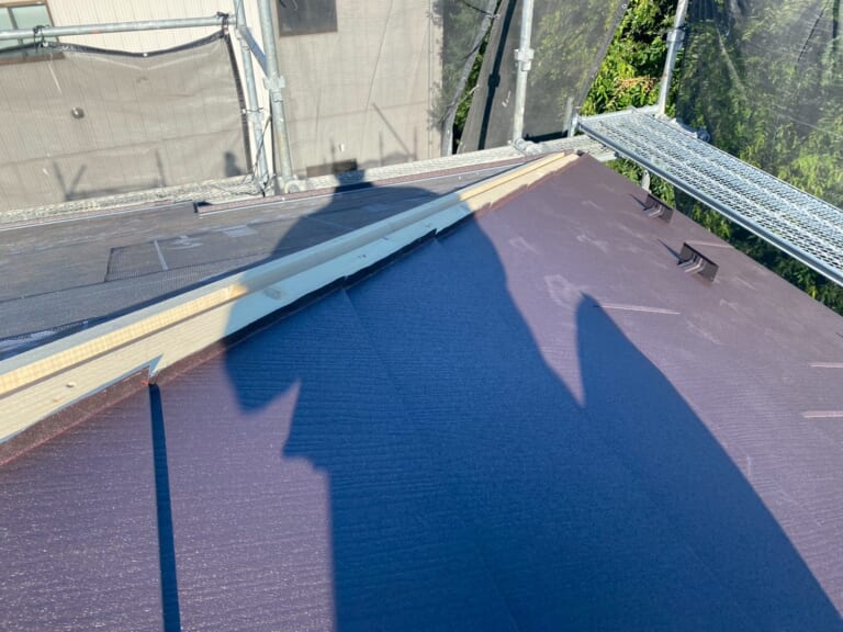 屋根本体張りと立ち上げ施工