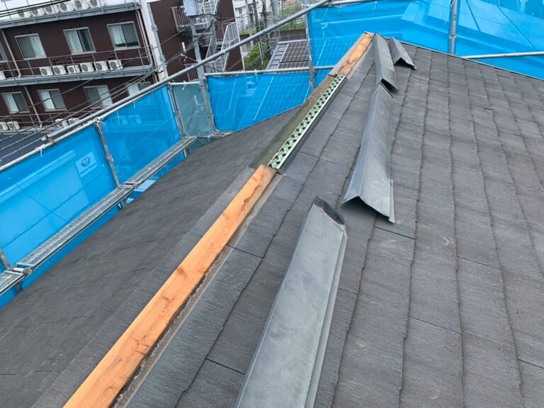 屋根の頂上部分