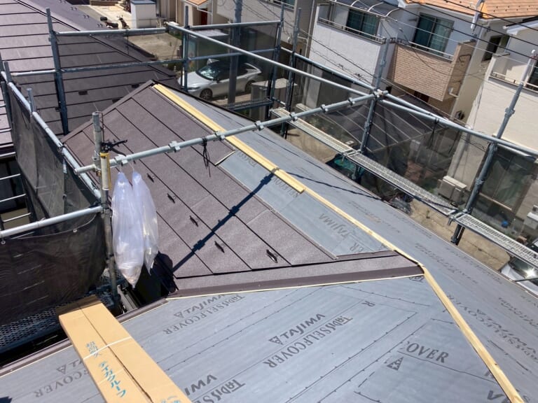 新規屋根材を張る