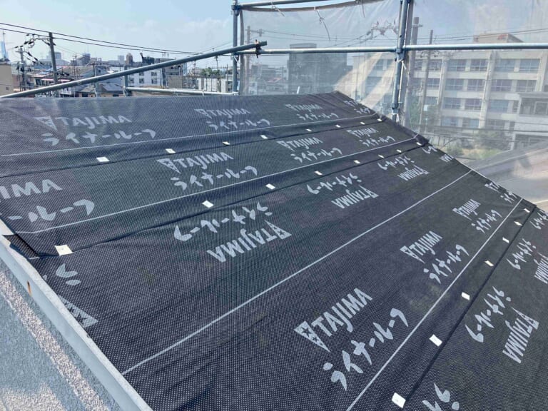 ルーフィングを敷く