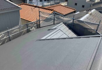 神奈川県平塚市 - スレート屋根をスーパーガルテクトに屋根リフォームしてピカピカに！