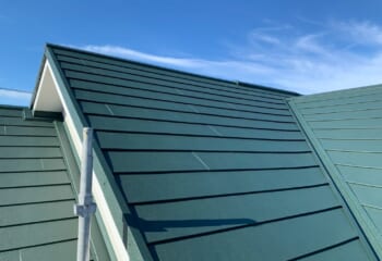 川崎市高津区 - アスベスト含むスレート屋根からスーパーガルテクトに葺き替え屋根修理、雨樋交換