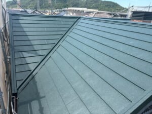 サムネイル画像 兵庫県姫路市 - 一度目のリフォーム時に屋根塗装を行い、二度目のリフォームで金属屋根へカバー工法