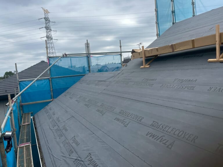 ルーフィングを敷く