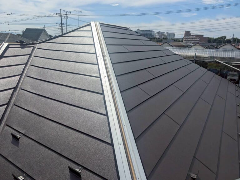 棟板金に金属下地を設置