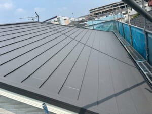 サムネイル画像 横浜市都筑区 - 将来的に太陽光パネル設置予定のため、スーパーガルテクトで屋根リフォーム