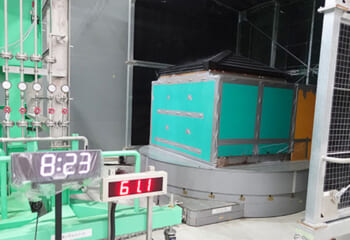 建材試験センターでの試験の様子