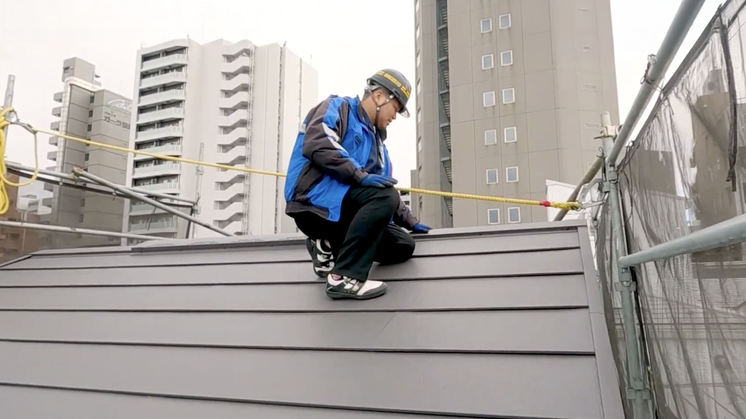 仕上がりを確認する施工管理社員