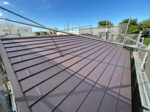 サムネイル画像 兵庫県尼崎市 - 太陽光パネル設置のためスレート屋根を金属屋根葺き替え工事