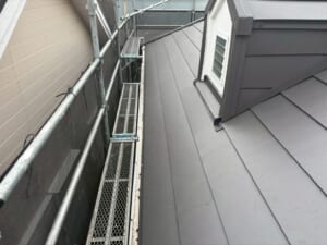 サムネイル画像 神奈川県平塚市 - ドーマー付きスレート屋根をスーパーガルテクトで屋根リフォーム