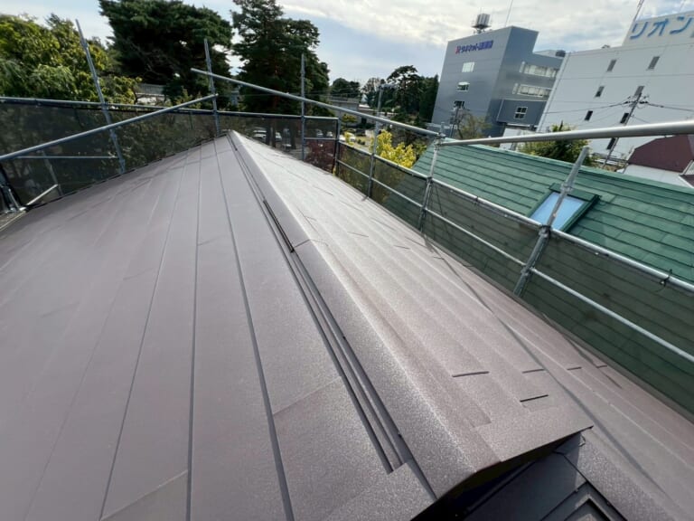 棟板金、換気棟の設置、完成