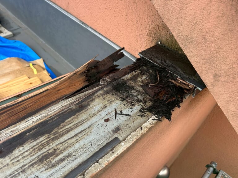 笠木板金の下地の腐食