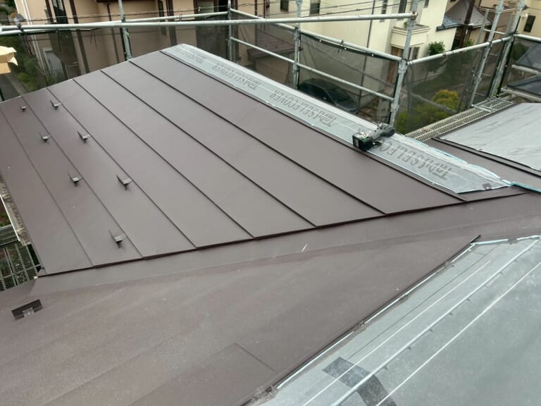 ルーフィングを敷く