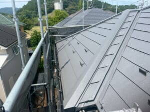 サムネイル画像 東京都青梅市 - 軽量・断熱のスーパーガルテクトで実現した安心の屋根カバー工法