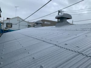 サムネイル画像 横浜市都筑区 - 小波スレート屋根をリルーフシステム工法で防水塗装