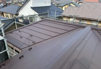 静岡県沼津市 - 劣化しやすいスレート屋根を高耐久のスーパーガルテクトで屋根修理