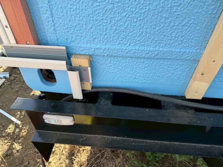 下部見切りの取り付け