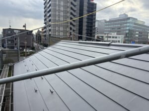 サムネイル画像 さいたま市浦和区 - ノンアスベスト屋根をスーパーガルテクトでカバー