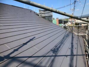 サムネイル画像 群馬県前橋市 - ひび割れ放置は雨漏りの元！スーパーガルテクトで屋根リフォーム