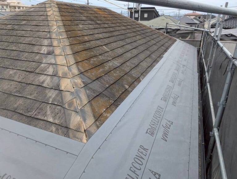 ルーフィングを敷く