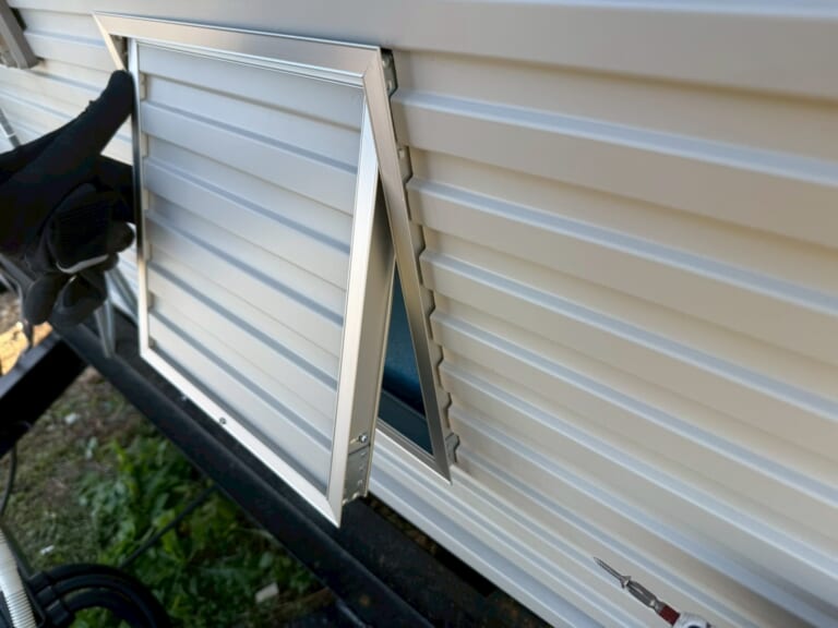 外壁に点検口を新設