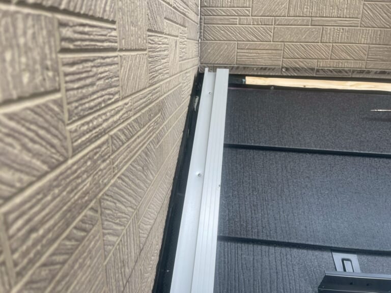 下屋根の施工（エスヌキ）