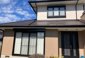 兵庫県宝塚市 - 住宅メーカーの住宅診断で屋根リフォームを勧められた築後20年以上経過したスレート屋根をスーパーガルテクトフッ素でカバー工法と外壁塗装でリフォーム工事